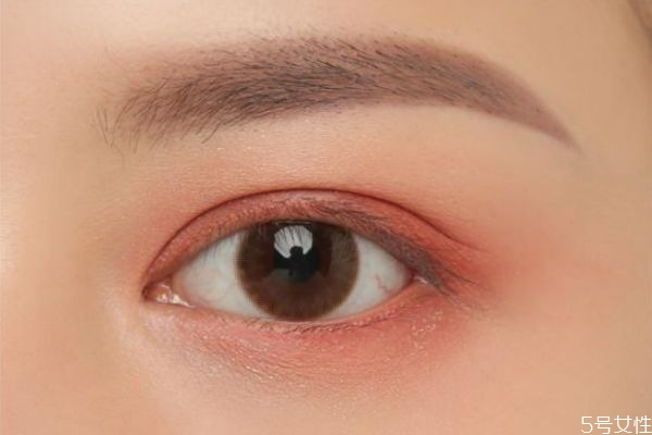 沒(méi)眼影刷怎么畫(huà)眼影 用手指怎么涂眼影