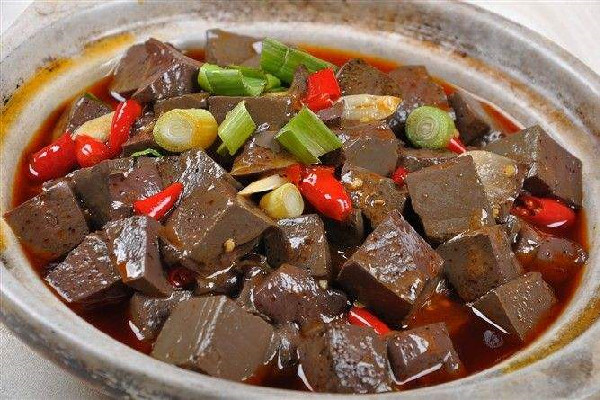 豬血有孔和沒(méi)有孔的區(qū)別 豬血怎么做成血塊又嫩