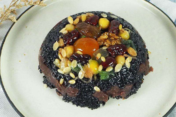 八寶飯是甜的還是咸的 八寶飯適合過(guò)年吃嗎