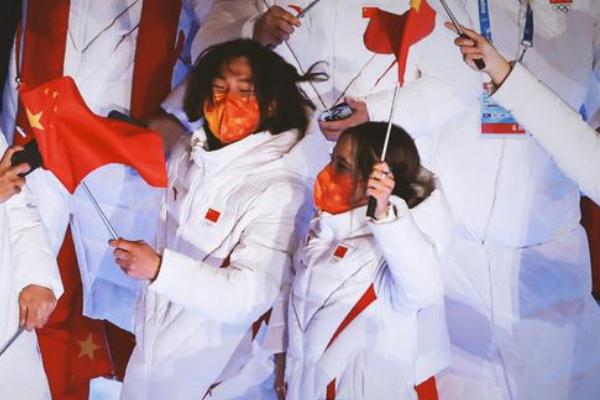 谷愛(ài)凌蘇翊鳴同框像在蹦迪 閉幕式央視解說(shuō)泰斗宋世雄再度出山