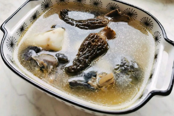 烏雞買(mǎi)公的好還是母的好 烏雞燉湯配什么最好