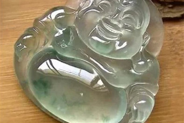 玉佛吊墜怎么看真假 玉佛吊墜買(mǎi)金鑲嵌好還是不鑲嵌好