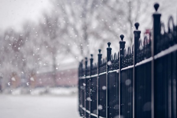 男子醒來(lái)發(fā)現(xiàn)被幾米高雪困在宿舍 下雪有什么好的寓意