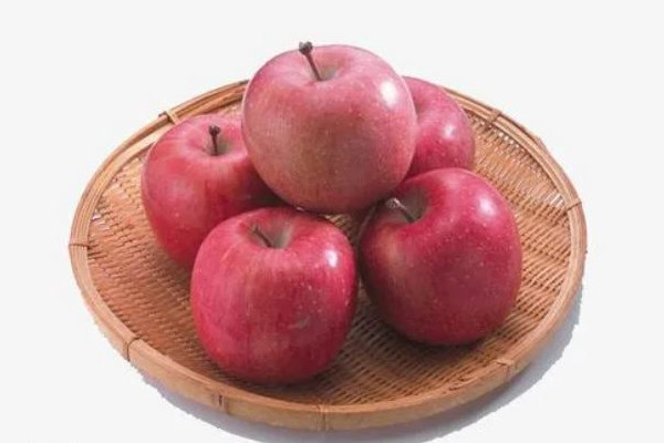 蘋(píng)果削皮吃好還是不削皮吃好 蘋(píng)果削皮后怎樣才能不變色