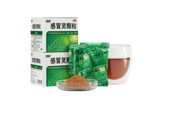999感冒靈顆粒和布洛芬能一起吃嗎 999感冒靈顆?？梢院桶⒛髁帜z囊一起吃嗎