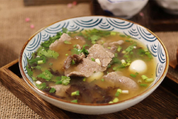大爺喝久放肉湯連續(xù)腹瀉引發(fā)腦梗死 肉湯放多久會變質