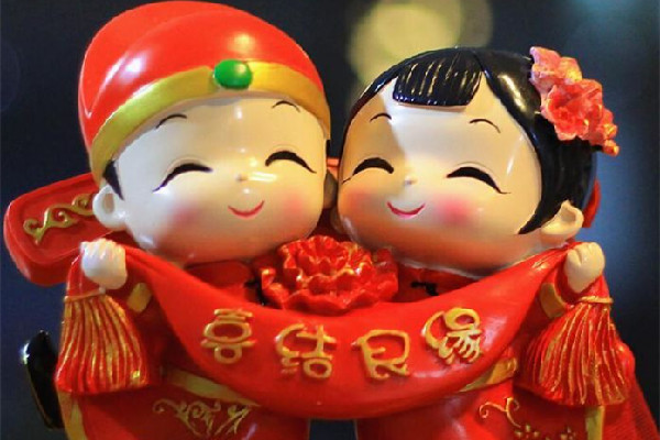 新人結(jié)婚遭朋友攔車(chē)襲胸要紅包 新人結(jié)婚怎么要紅包