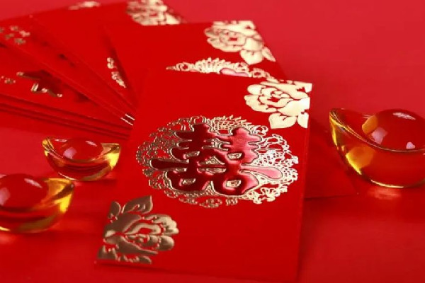 新人結(jié)婚遭朋友攔車(chē)襲胸要紅包 新人結(jié)婚怎么要紅包
