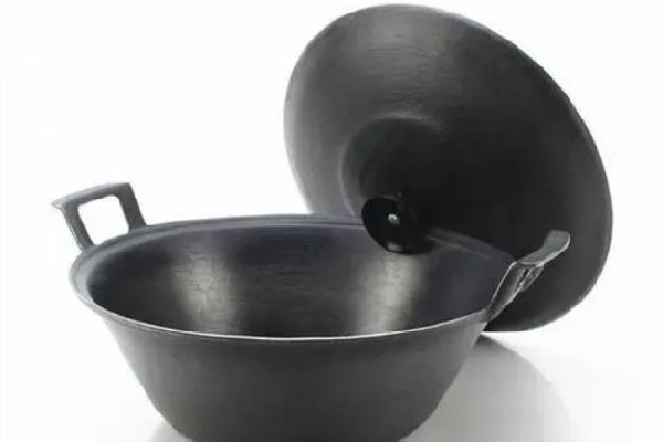 鑄鐵鍋的正確開(kāi)鍋方法 鑄鐵鍋開(kāi)鍋用什么油最好